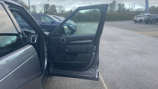 Land Rover Discovery 3.0 D300 Dynamic SE 5dr Auto Diesel Station Wagon